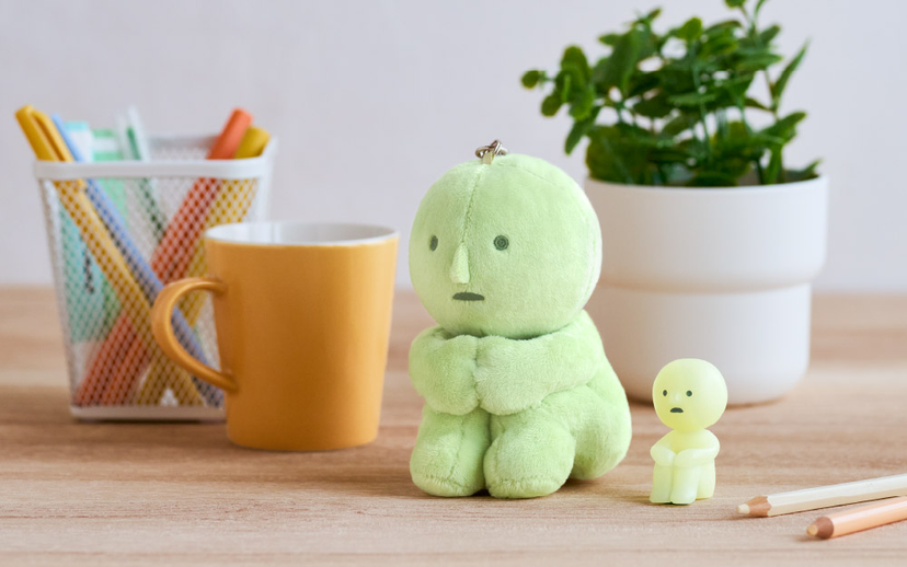 [Pre-Orders start at 12:00 pm on September 10th] SMISKI Plush Key Chain　Hugging Knees / Hanging On!