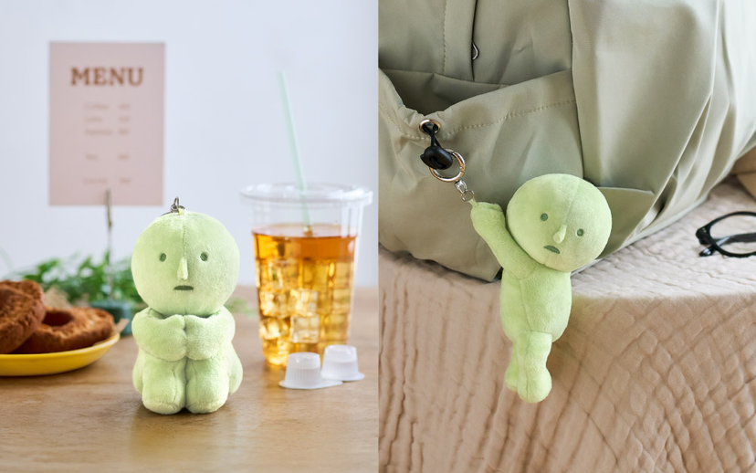 [Pre-Orders start at 12:00 pm on September 10th] SMISKI Plush Key Chain　Hugging Knees / Hanging On!